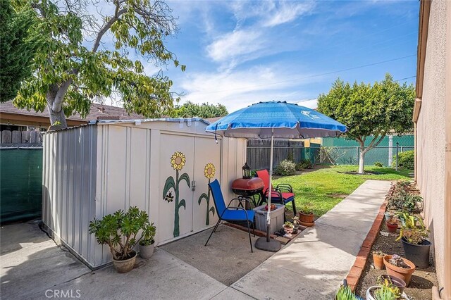 view of patio featuring a fenced backyard