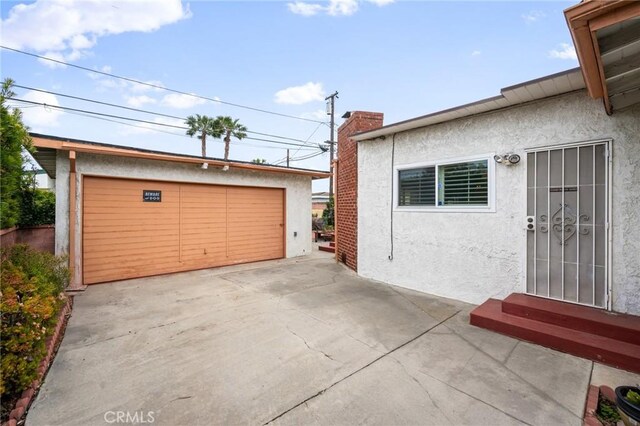 view of detached garage