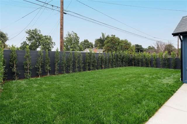 view of yard featuring a fenced backyard