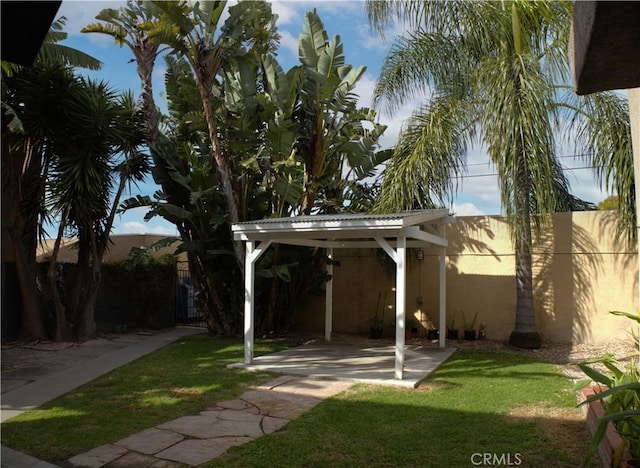 exterior space featuring stucco siding, a front yard, and fence