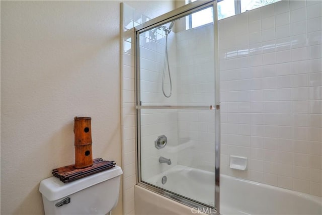 1412 San Clemente Cir, Corona, CA 92882 - bathroom with toilet, a textured wall, and enclosed tub / shower combo