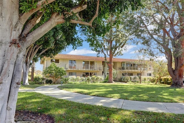 exterior space featuring a yard