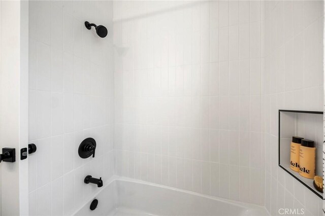 full bath with shower / bath combination