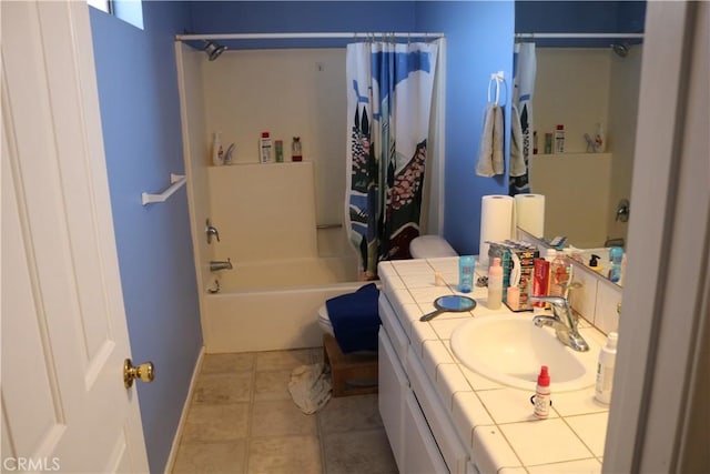 full bath featuring tile patterned floors, toilet, shower / tub combo, baseboards, and vanity