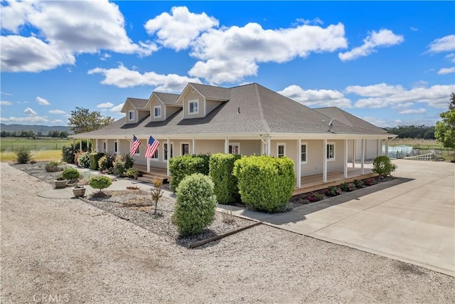 view of front of property featuring covered porch and driveway