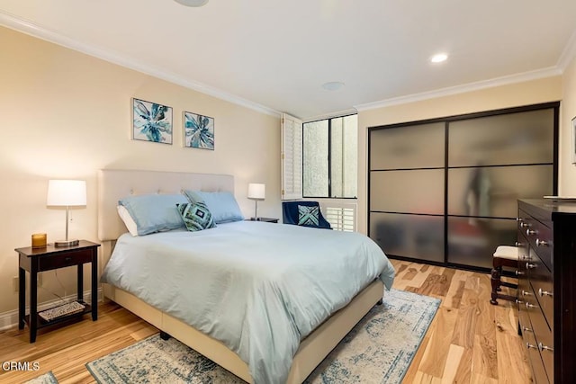 bedroom with crown molding, recessed lighting, light wood-style floors, and baseboards