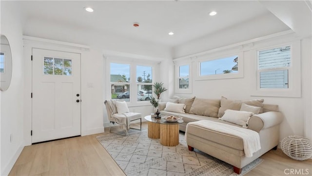 living area featuring light wood finished floors, recessed lighting, and baseboards