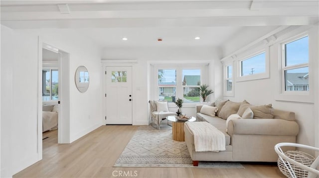 living area with recessed lighting, light wood-type flooring, and baseboards