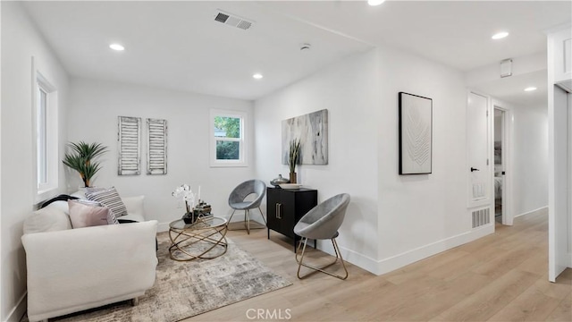 sitting room featuring visible vents, recessed lighting, light wood-type flooring, and baseboards