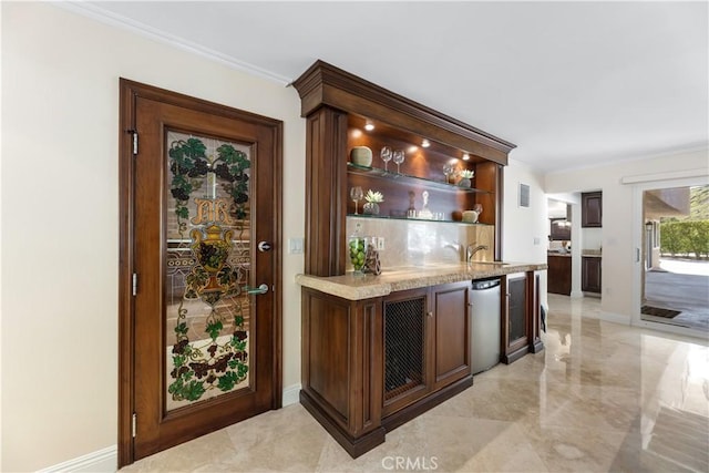 bar featuring visible vents, baseboards, ornamental molding, decorative backsplash, and a sink