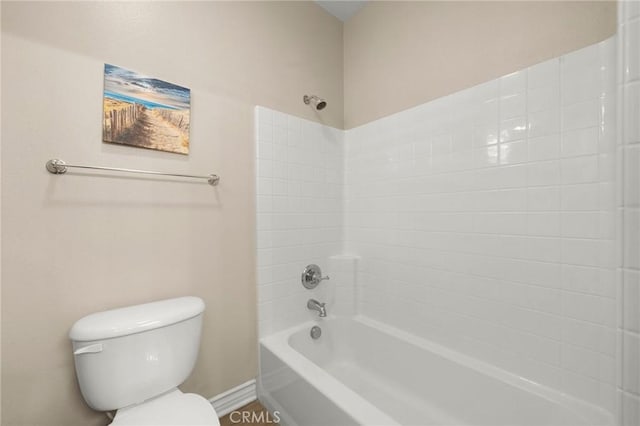 bathroom featuring toilet and washtub / shower combination