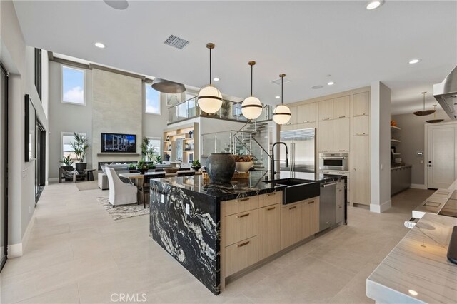 9522 N Andora Ave, Chatsworth, CA 91311 - kitchen featuring visible vents, modern cabinets, a sink, light brown cabinetry, and stainless steel appliances