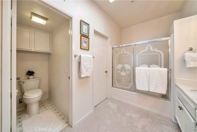 full bathroom featuring toilet, vanity, and enclosed tub / shower combo