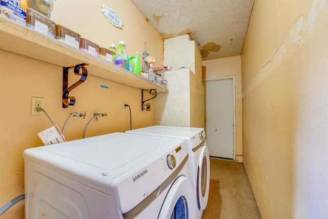 washroom with light carpet, laundry area, independent washer and dryer, and a textured ceiling