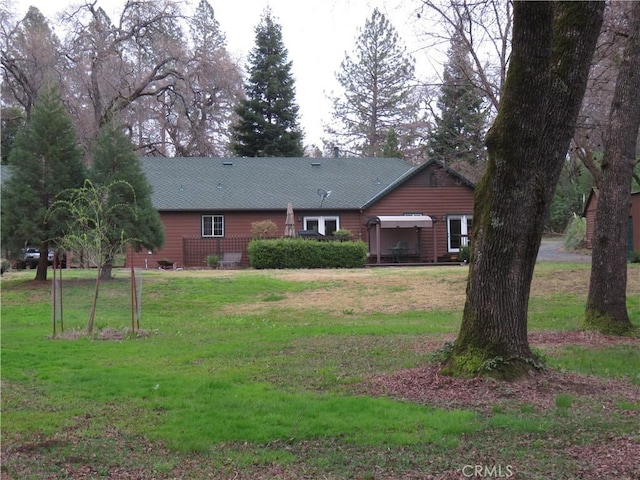 view of front of home with a front lawn