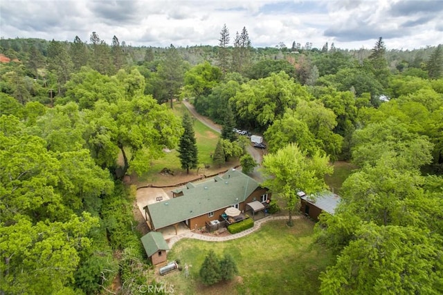 birds eye view of property featuring a wooded view