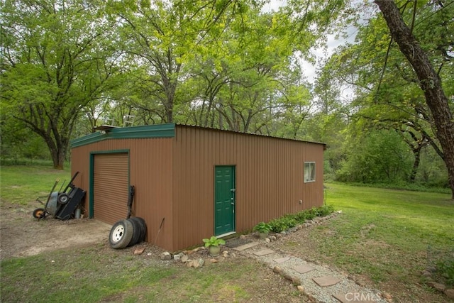 view of outbuilding featuring an outdoor structure and driveway