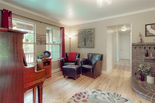 living area featuring crown molding, baseboards, and wood finished floors