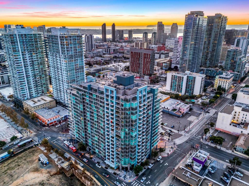 aerial view at dusk with a view of city