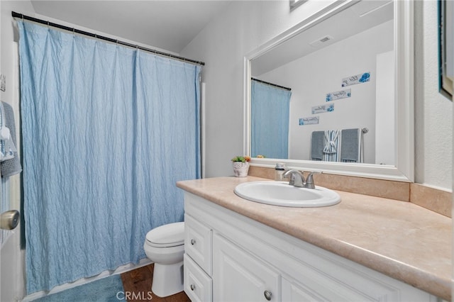 full bath featuring visible vents, toilet, curtained shower, and vanity