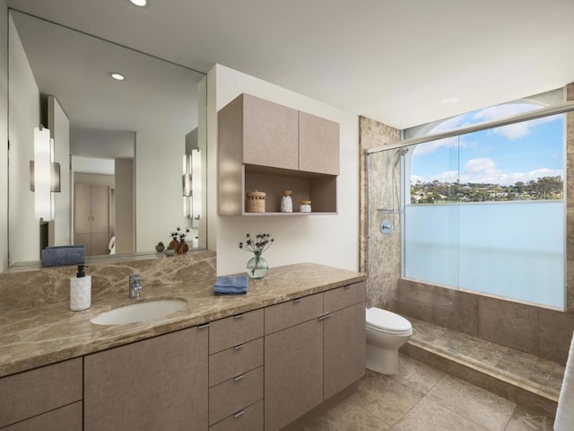 full bathroom with recessed lighting, tiled shower, toilet, and vanity