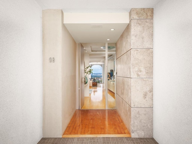1001 Genter St Unit 9Ab, La Jolla, CA 92037 - hall featuring wood finished floors