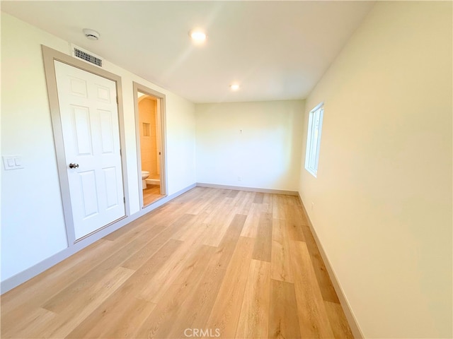 spare room with light wood-style flooring, baseboards, visible vents, and recessed lighting
