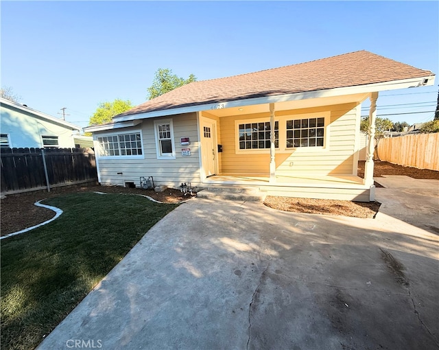 bungalow-style house featuring a front yard and fence