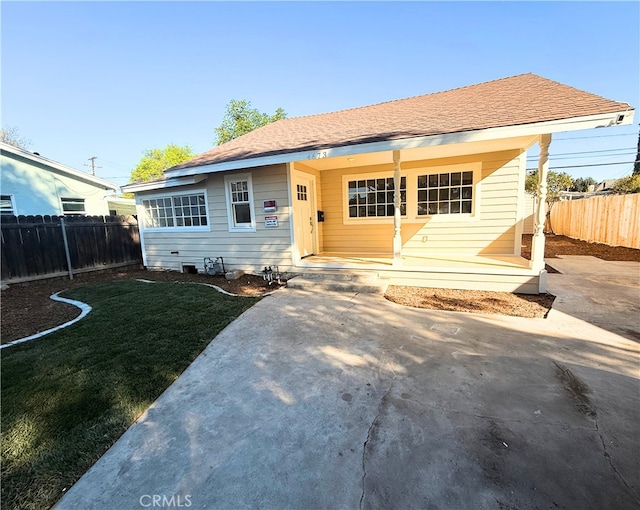 bungalow-style house featuring a front yard and fence