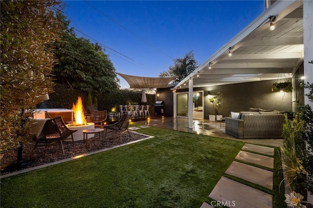 view of yard featuring an outdoor living space with a fire pit and a patio area