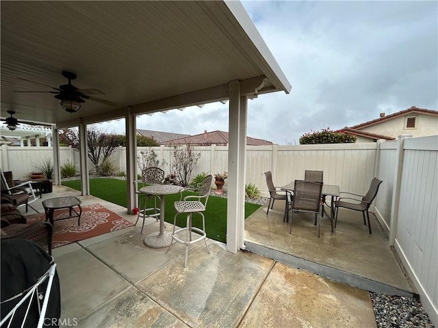 view of patio / terrace featuring outdoor dining area, a fenced backyard, area for grilling, and ceiling fan