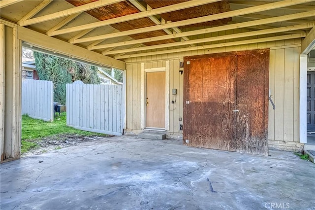 entrance to property with fence