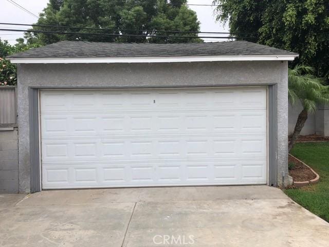 view of detached garage