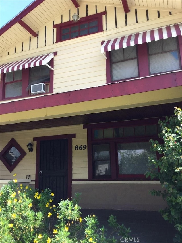 view of front facade featuring a porch