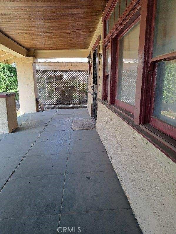 view of patio / terrace with covered porch