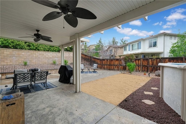 view of patio featuring a fenced backyard and ceiling fan