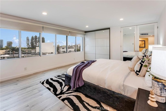 bedroom featuring recessed lighting, light wood-style flooring, visible vents, and baseboards