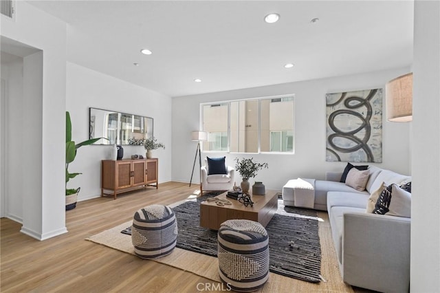 living room featuring visible vents, recessed lighting, baseboards, and wood finished floors