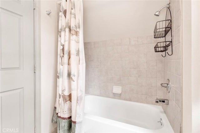 full bath with shower / tub combo with curtain