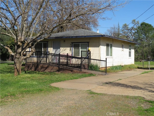 view of front of home featuring a trampoline and a front lawn