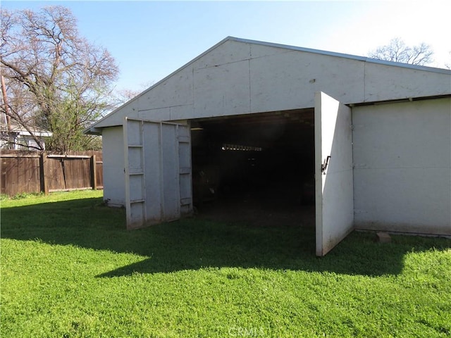 view of outdoor structure featuring an outdoor structure and fence