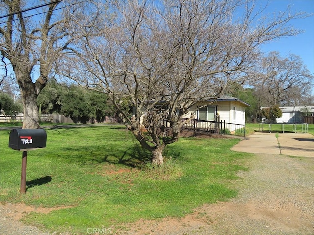 view of front of home featuring a front lawn and fence