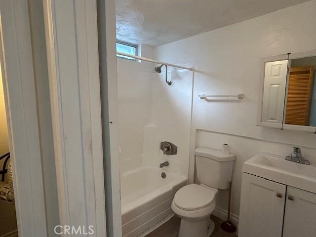 full bath featuring toilet, vanity, and bathtub / shower combination