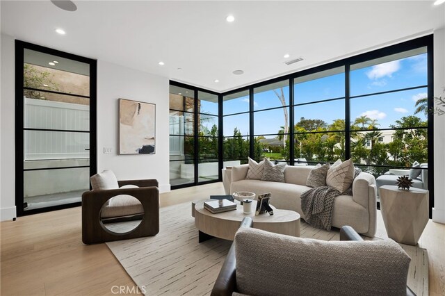 506 Avocado Ave, Corona Del Mar, CA 92625 - living area featuring recessed lighting, visible vents, light wood-type flooring, and expansive windows