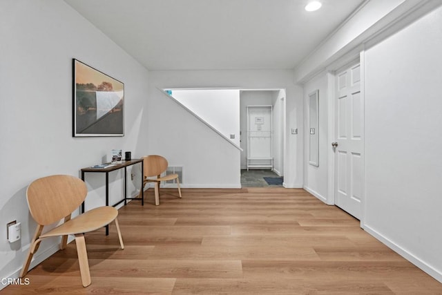 living area featuring visible vents, recessed lighting, light wood-type flooring, and baseboards