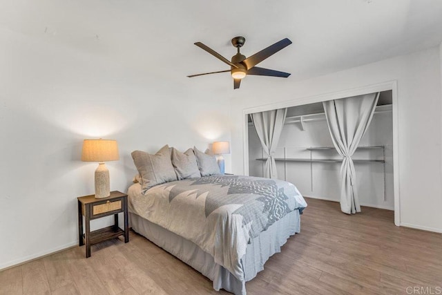 bedroom with wood finished floors, baseboards, and ceiling fan