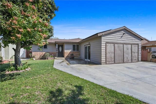 ranch-style house with brick siding, driveway, an attached garage, and a front yard