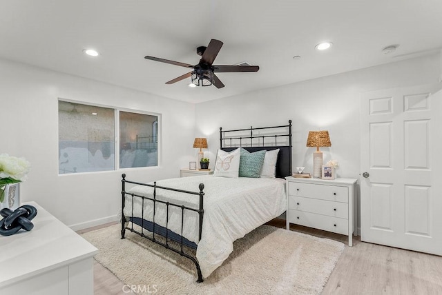 bedroom featuring light wood finished floors, recessed lighting, baseboards, and a ceiling fan