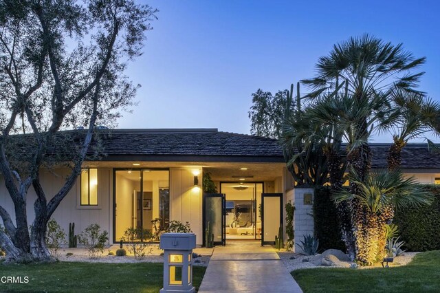 35 Lafayette Dr, Rancho Mirage, CA 92270 - view of front of home featuring a front yard