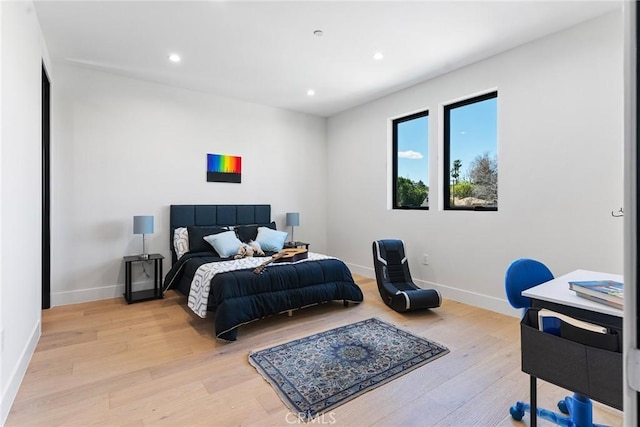 bedroom featuring light wood finished floors, recessed lighting, and baseboards